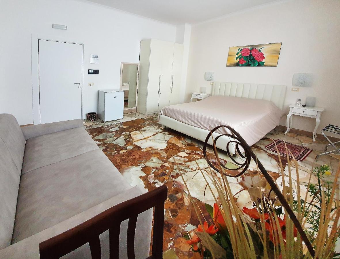 Standard Double Suite,1096969212:JPEG