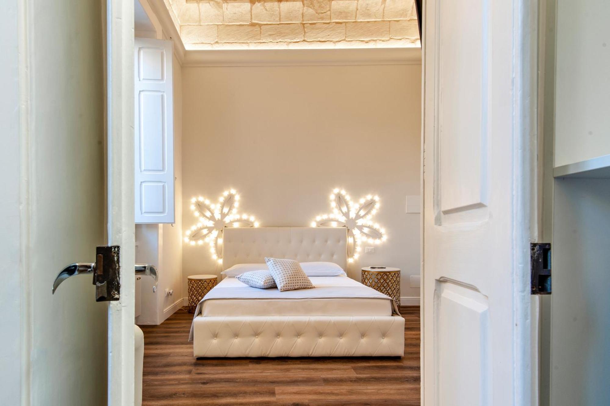 Deluxe Double Room Shower