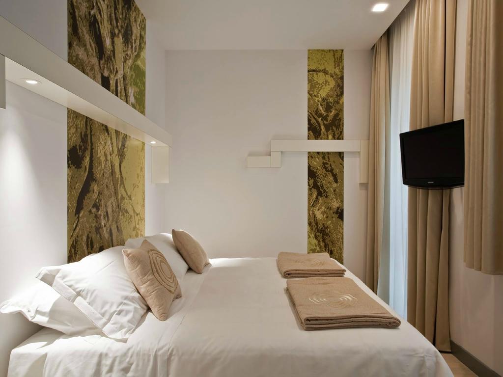 Triple Room,1274633584:JPEG