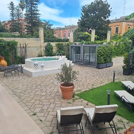 Dimora Charleston Lecce parcheggio privato in loco gratis-2