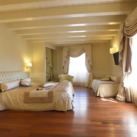 Suite Hotel Santa Chiara-2