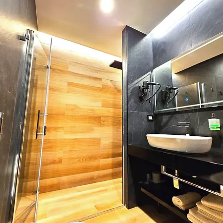 Trilogy Prestige - Central Premium Suites-3
